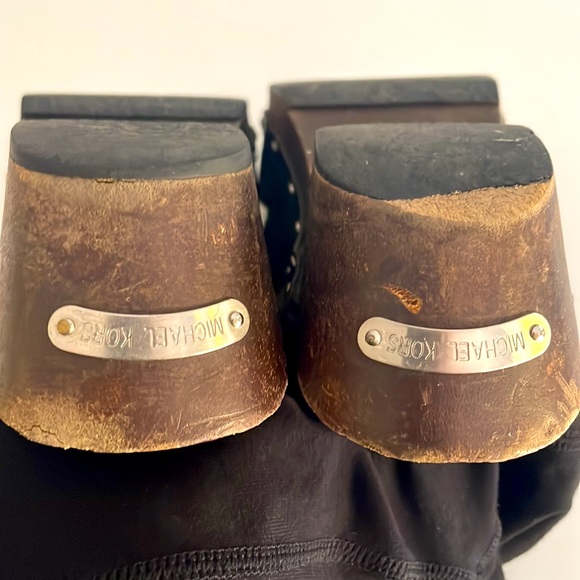Worn in Vintage Michael Kors clogs back at hottest fall 2023 trends - Picture 5 of 6